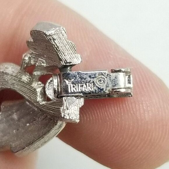 Vintage Crown Trifari Silver Tone Wing Shape Panel Bracelet, Signed Estate - Picture 4 of 7